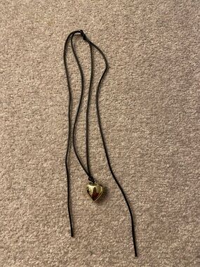 Gold heart string necklace